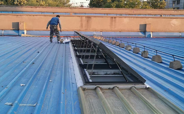 某区域性物流仓储中心庄浪排烟窗系统安装项目