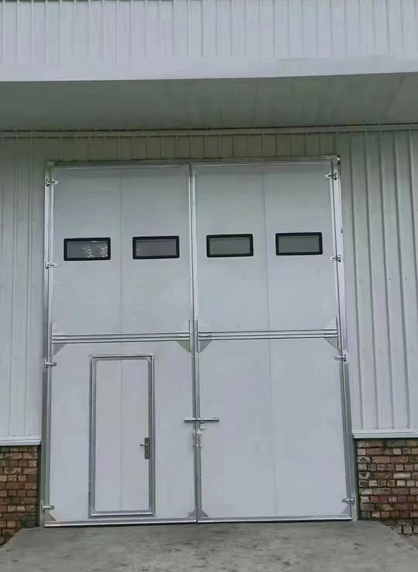 庄浪工业门在设备装配车间出入口的实施记录